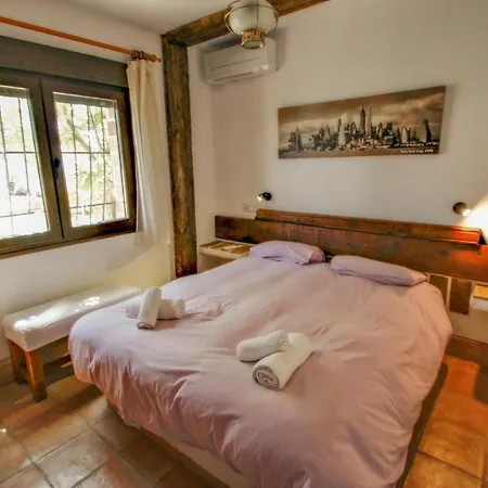 Villa La Coma - Modern, Well-equipped With Private Pool In *