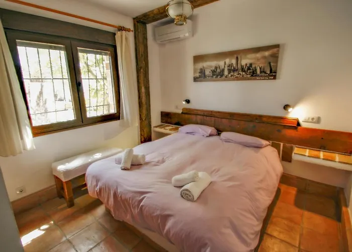 Villa La Coma - Modern, Well-equipped With Private Pool In *